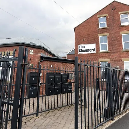 Spacious Close To City Centre With Secure Parking Leeds (West Yorkshire)
