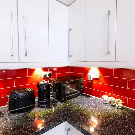 Spacious Close To City Centre With Secure Parking Apartment Leeds (West Yorkshire)