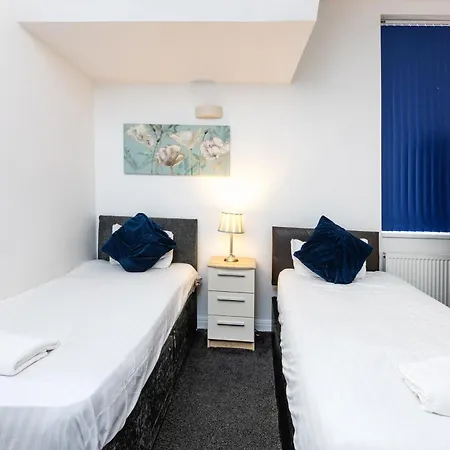 Spacious Close To City Centre With Secure Parking Leeds (West Yorkshire)